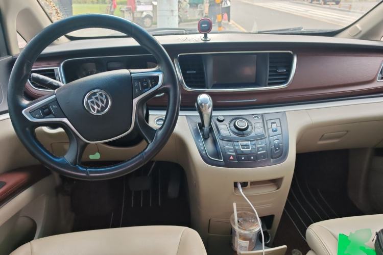 Used Buick GL8 2017 25S Luxury Version China V Standard Center Console