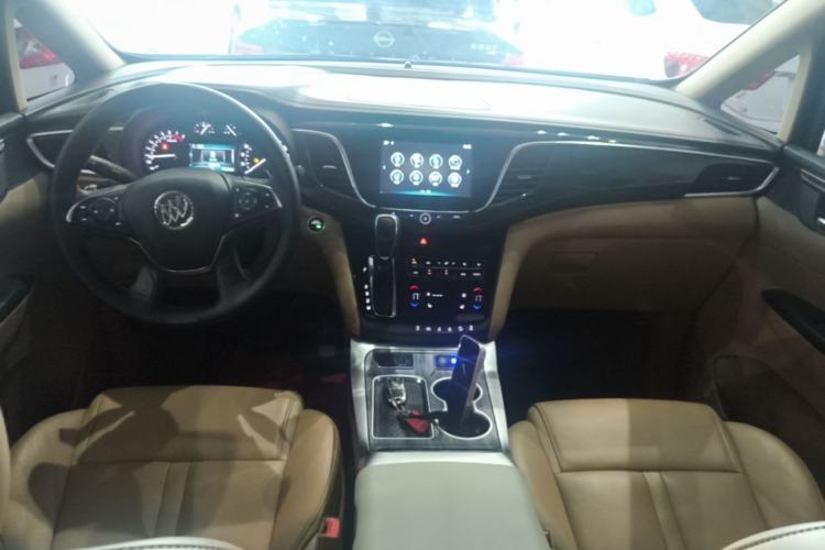 Used Buick GL8 2017 ES 28T Luxury Model China V Standard Center Console