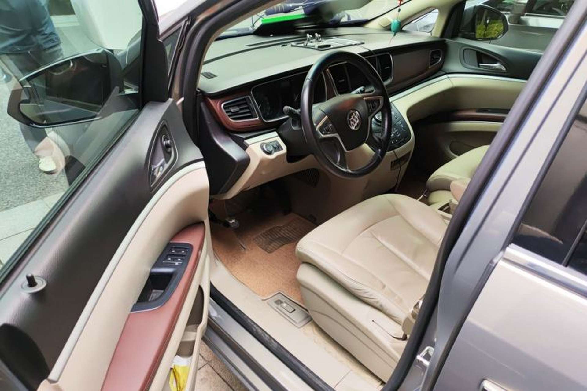 Used Buick GL8 2017 25S Luxury Version China V Standard Driver Seat