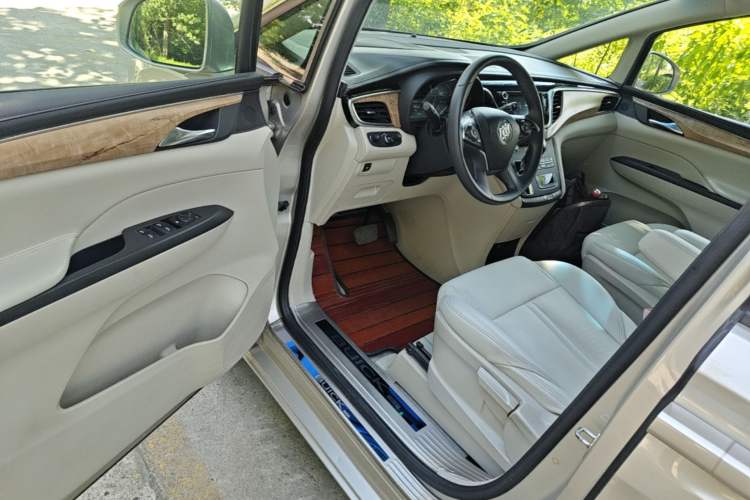 Used Buick GL8 2017 ES 28T Comfort Model China V Standard Driver Seat
