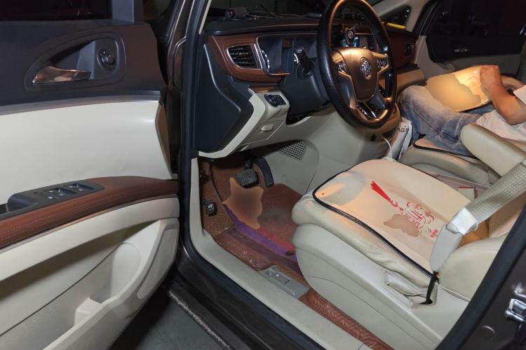 Used Buick GL8 2017 25S Comfort Version China V Standard Driver Seat