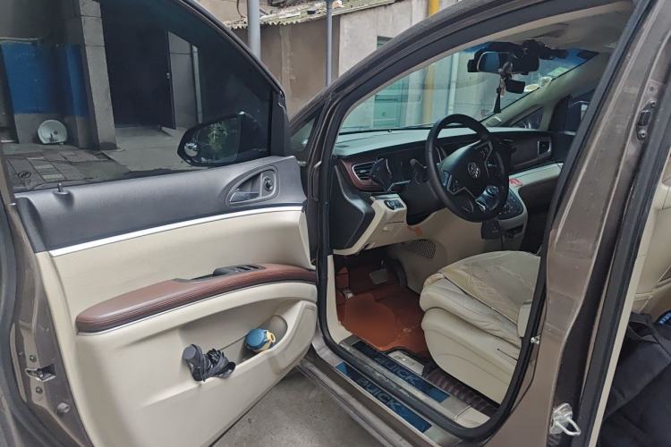 Used Buick GL8 2017 25S Luxury Version China V Standard Driver Seat