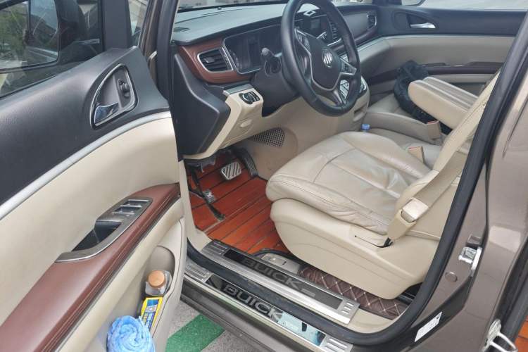 Used Buick GL8 2017 25S Luxury Version China V Standard Driver Seat