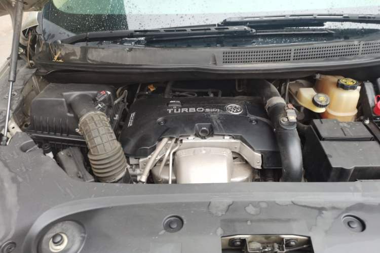 Used Buick GL8 2017 ES 28T Luxury Model China V Standard Engine Bay