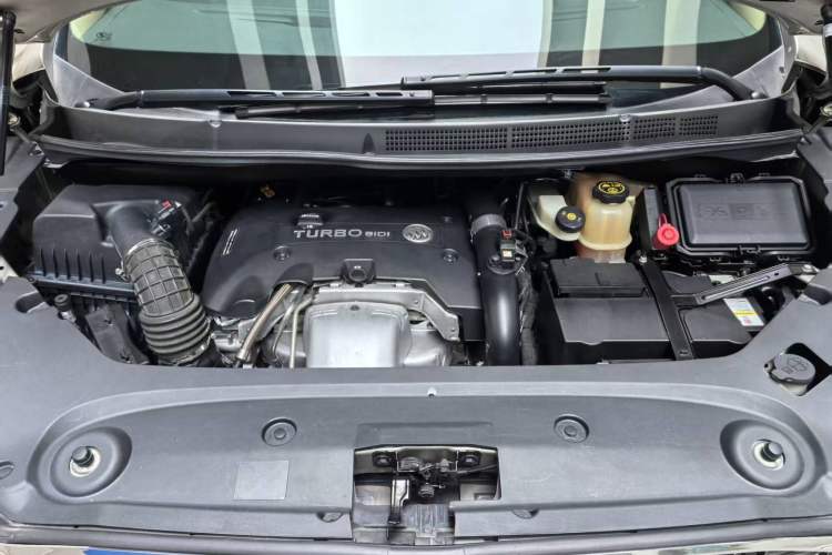 Used Buick GL8 2017 ES 28T Premium Version China V Standard Engine Bay