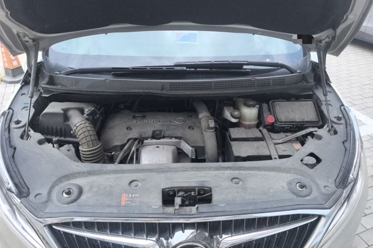 Used Buick GL8 2017 ES 28T Flagship Model China V Standard Engine Bay