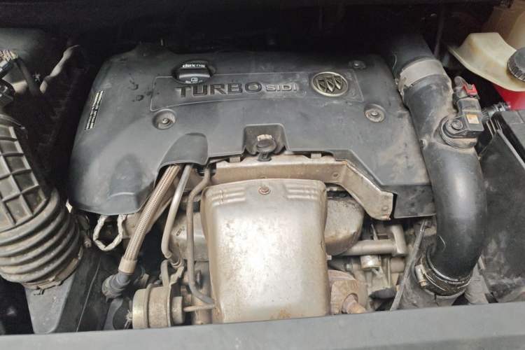 Used Buick GL8 2017 ES 28T Premium Version China V Standard Engine Bay