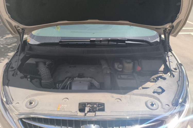 Used Buick GL8 2017 ES 28T Luxury Model China V Standard Engine Bay