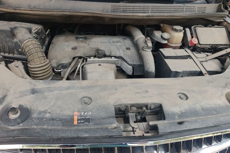 Used Buick GL8 2017 ES 28T Flagship Model China V Standard Engine Bay