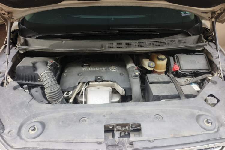 Used Buick GL8 2017 ES 28T Luxury Model China V Standard Engine Bay