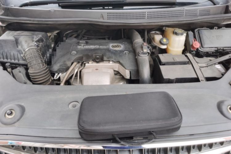 Used Buick GL8 2017 ES 28T Comfort Model China V Standard Engine Bay