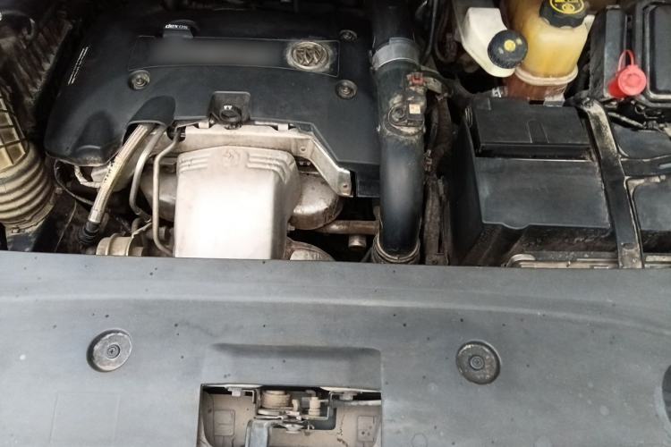 Used Buick GL8 2017 ES 28T Comfort Model China V Standard Engine Bay