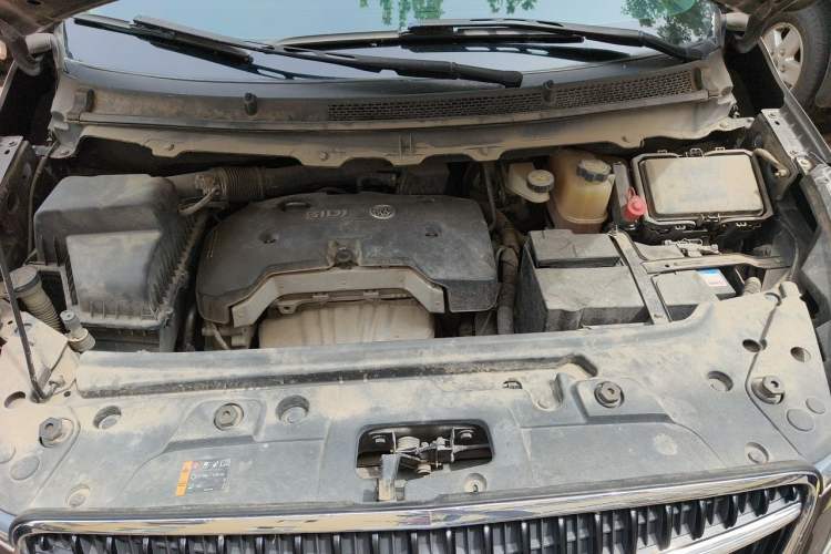 Used Buick GL8 2017 25S Luxury Version China V Standard Engine Bay