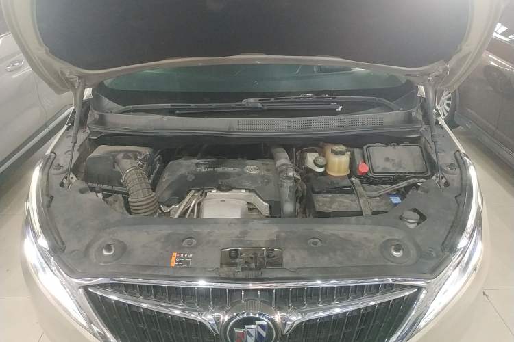 Used Buick GL8 2017 ES 28T Flagship Model China V Standard Engine Bay