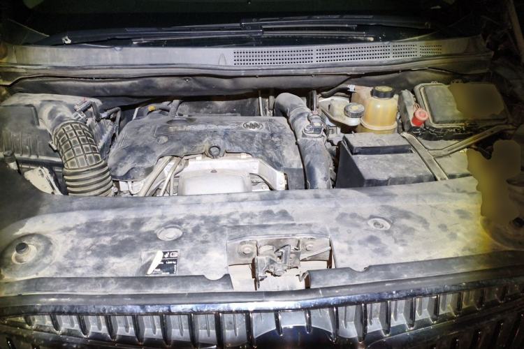 Used Buick GL8 2017 ES 28T Comfort Model China V Standard Engine Bay