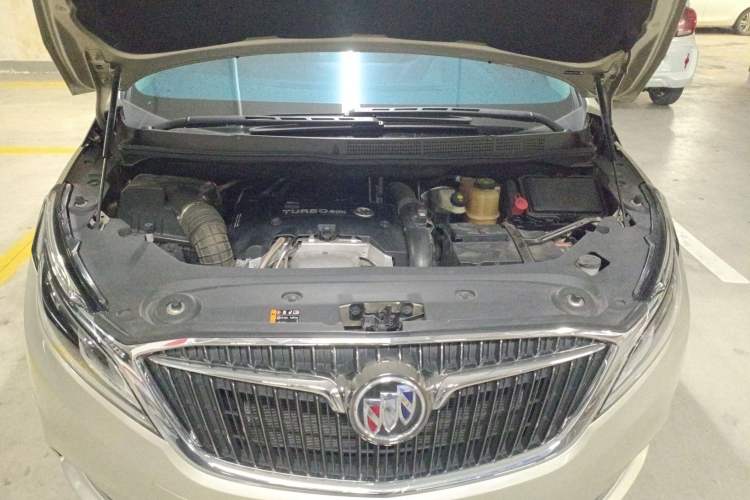 Used Buick GL8 2017 ES 28T Luxury Model China V Standard Engine Bay