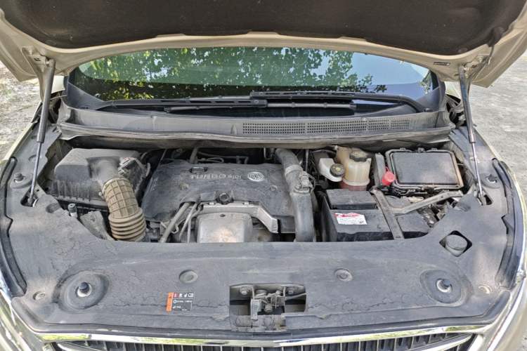 Used Buick GL8 2017 ES 28T Comfort Model China V Standard Engine Bay