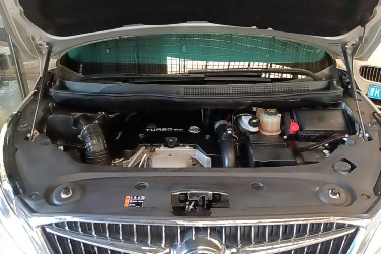 Used Buick GL8 2017 ES 28T Premium Version China V Standard Engine Bay