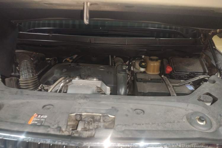 Used Buick GL8 2017 ES 28T Comfort Model China V Standard Engine Bay