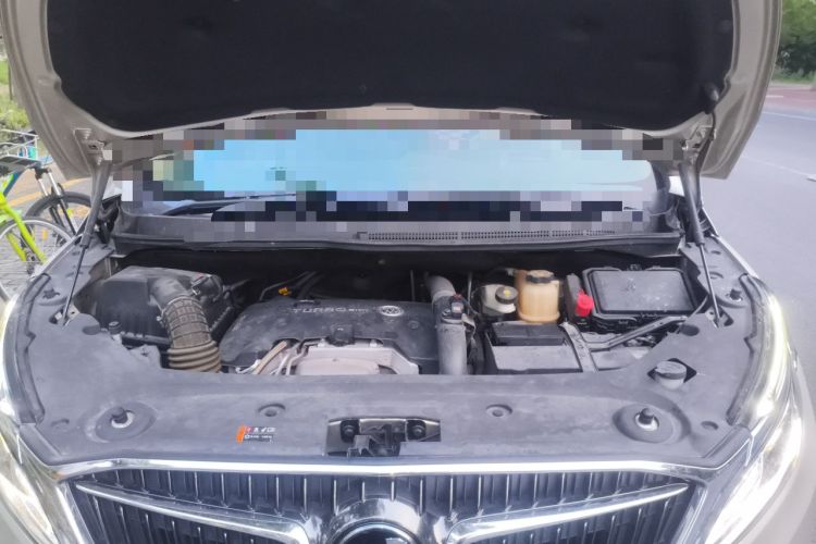 Used Buick GL8 2017 ES 28T Flagship Model China V Standard Engine Bay
