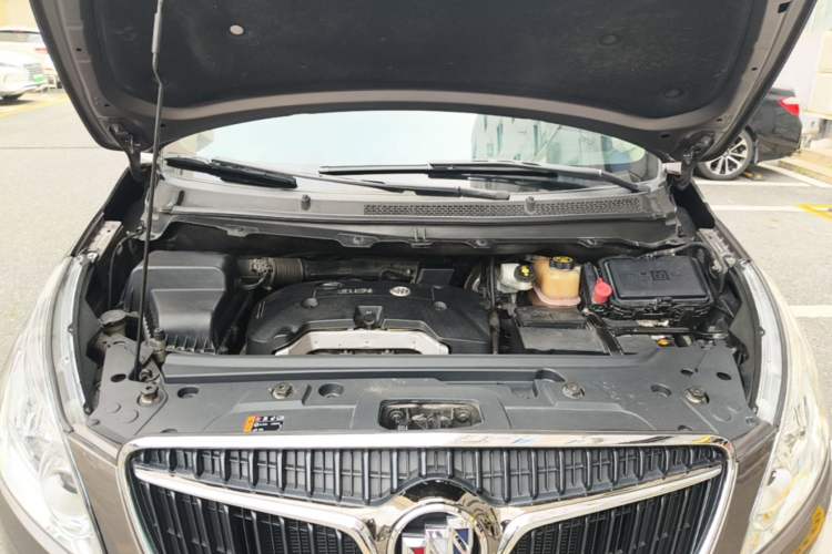 Used Buick GL8 2017 25S Luxury Version China V Standard Engine Bay