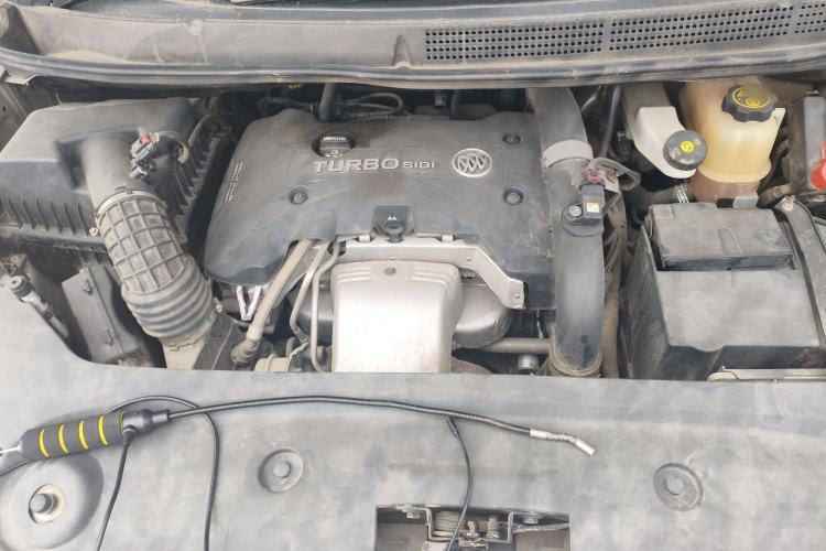 Used Buick GL8 2017 ES 28T Flagship Model China V Standard Engine Bay