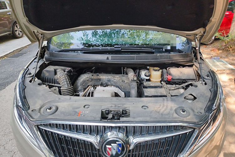 Used Buick GL8 2017 ES 28T Flagship Model China V Standard Engine Bay