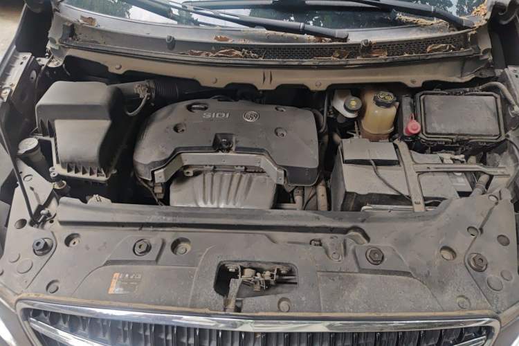 Used Buick GL8 2017 25S Luxury Version China V Standard Engine Bay