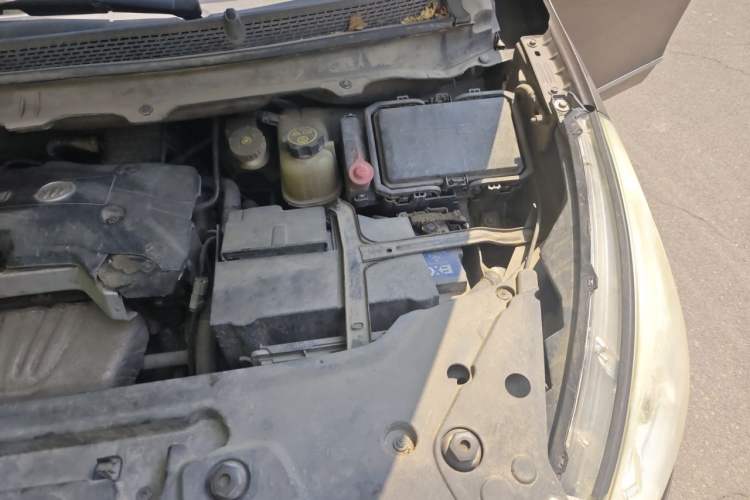 Used Buick GL8 2017 25S Luxury Version China V Standard Engine Bay Left