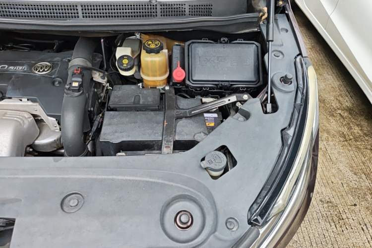 Used Buick GL8 2017 ES 28T Luxury Model China V Standard Engine Bay Left