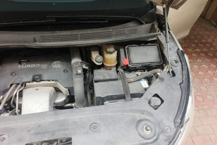 Used Buick GL8 2017 ES 28T Luxury Model China V Standard Engine Bay Left