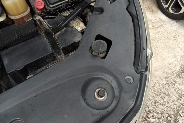 Used Buick GL8 2017 ES 28T Comfort Model China V Standard Engine Bay Left