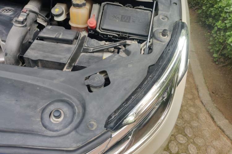 Used Buick GL8 2017 ES 28T Luxury Model China V Standard Engine Bay Left