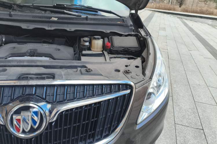 Used Buick GL8 2017 25S Luxury Version China V Standard Engine Bay Left