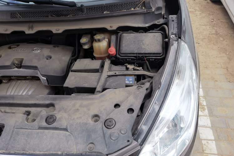 Used Buick GL8 2017 25S Comfort Version China V Standard Engine Bay Left