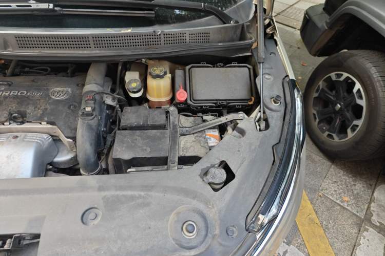 Used Buick GL8 2017 ES 28T Comfort Model China V Standard Engine Bay Left