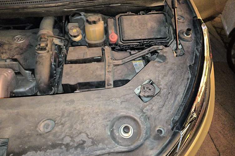 Used Buick GL8 2017 ES 28T Premium Version China V Standard Engine Bay Left