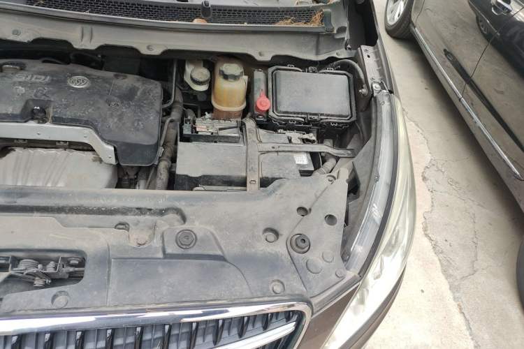 Used Buick GL8 2017 25S Luxury Version China V Standard Engine Bay Left