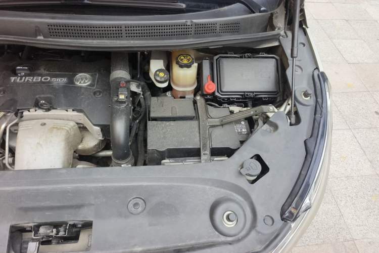 Used Buick GL8 2017 ES 28T Comfort Model China V Standard Engine Bay Left