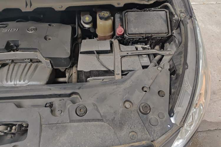 Used Buick GL8 2017 25S Luxury Version China V Standard Engine Bay Left