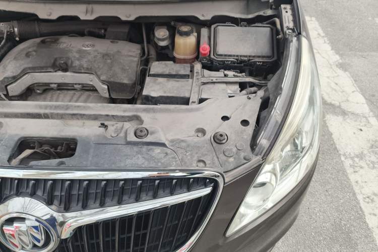 Used Buick GL8 2017 25S Comfort Version China V Standard Engine Bay Left