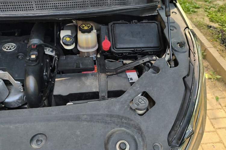 Used Buick GL8 2017 ES 28T Premium Version China V Standard Engine Bay Left