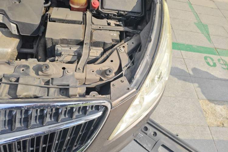 Used Buick GL8 2017 25S Luxury Version China V Standard Engine Bay Left