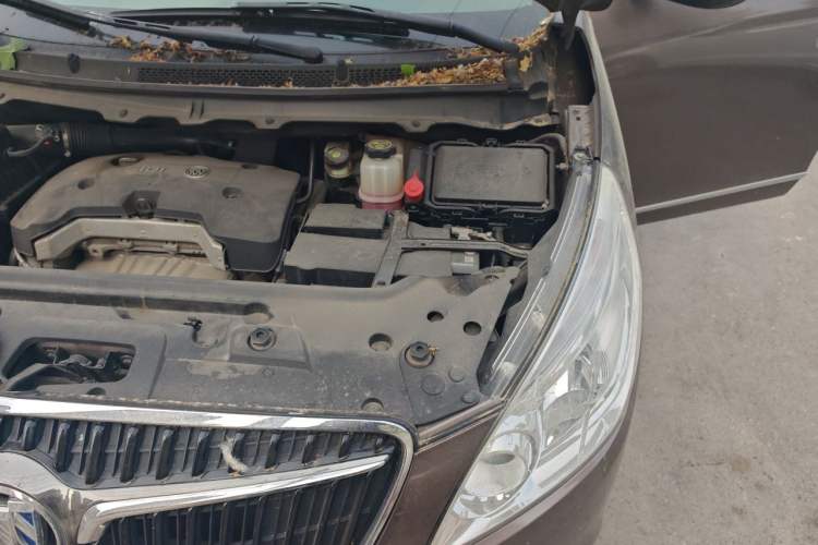Used Buick GL8 2017 25S Luxury Version China V Standard Engine Bay Left
