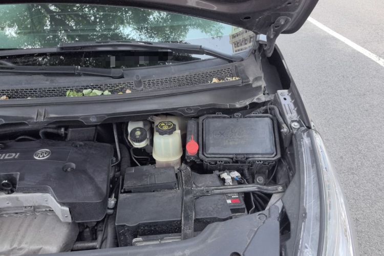 Used Buick GL8 2017 25S Luxury Version China V Standard Engine Bay Left