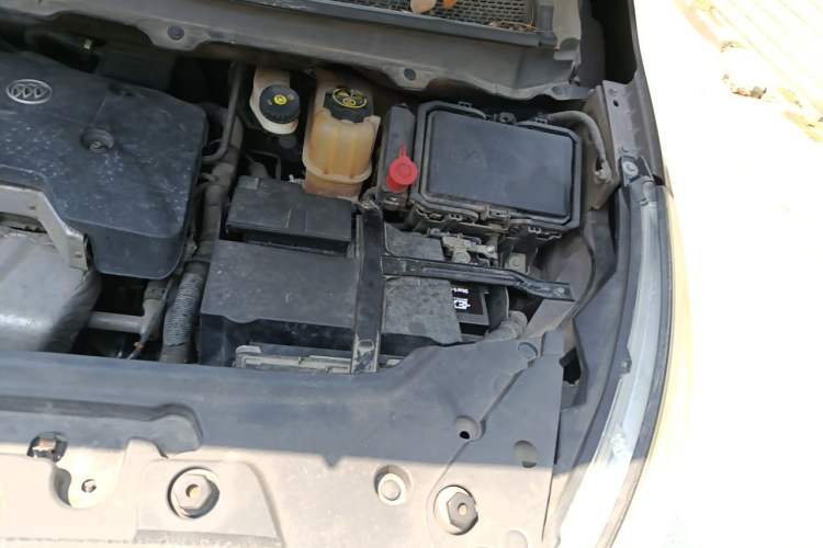 Used Buick GL8 2017 25S Luxury Version China V Standard Engine Bay Left
