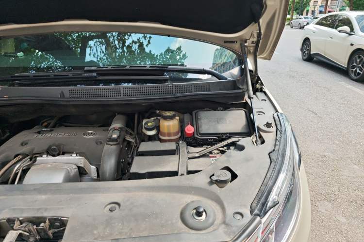 Used Buick GL8 2017 ES 28T Flagship Model China V Standard Engine Bay Left