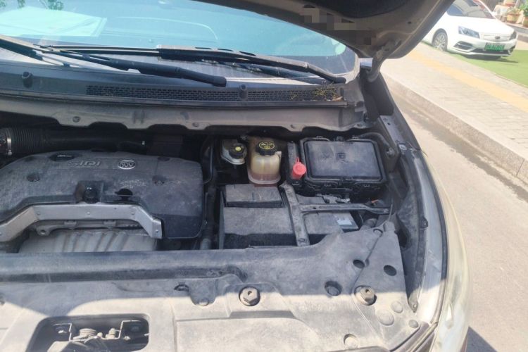 Used Buick GL8 2017 25S Luxury Version China V Standard Engine Bay Left