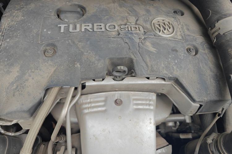 Used Buick GL8 2017 ES 28T Comfort Model China V Standard Engine Bay