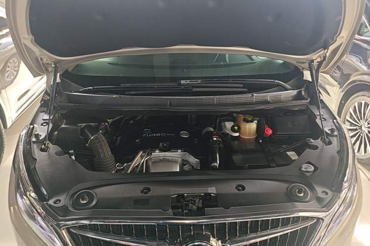 Used Buick GL8 2017 ES 28T Premium Version China V Standard Engine Bay